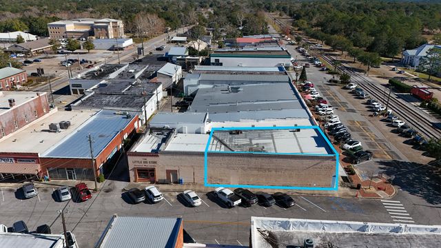 782 Baldwin Avenue, Defuniak Springs, FL 32435