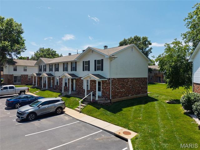 2280 Highland Hill Drive, St Peters, MO 63376