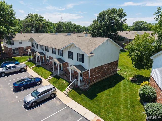 2280 Highland Hill Drive, St Peters, MO 63376
