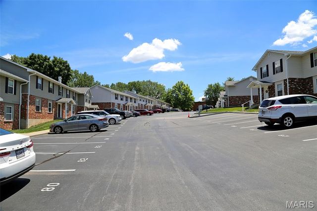 2280 Highland Hill Drive, St Peters, MO 63376
