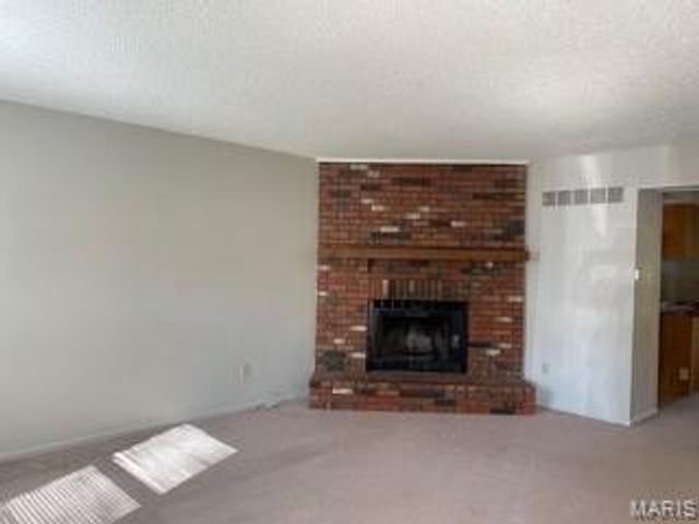 2280 Highland Hill Drive, St Peters, MO 63376
