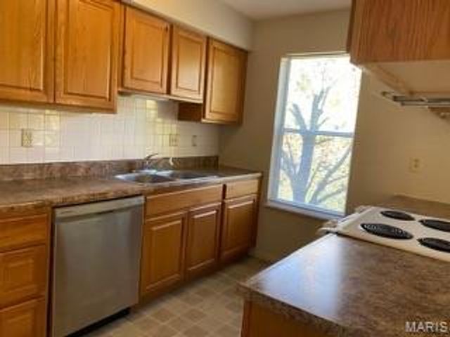 2280 Highland Hill Drive, St Peters, MO 63376