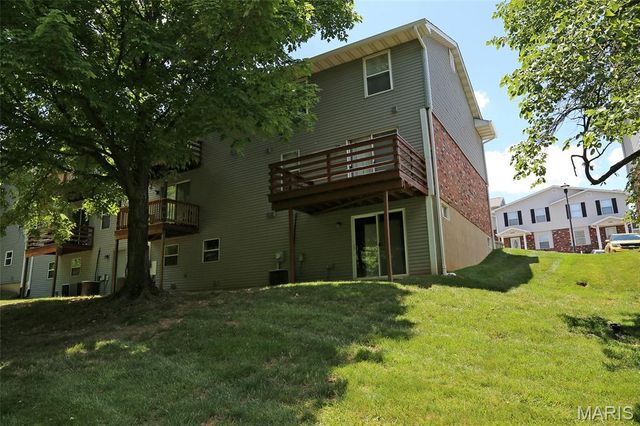 2280 Highland Hill Drive, St Peters, MO 63376