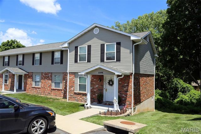 2280 Highland Hill Drive, St Peters, MO 63376