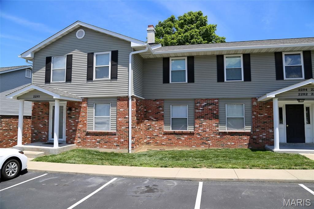 2280 Highland Hill Drive, St Peters, MO 63376