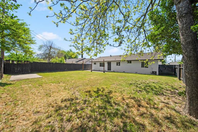 6940 Gillingham Way, North Highlands, CA 95660