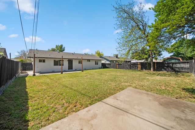 6940 Gillingham Way, North Highlands, CA 95660