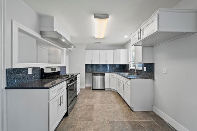 6940 Gillingham Way, North Highlands, CA 95660