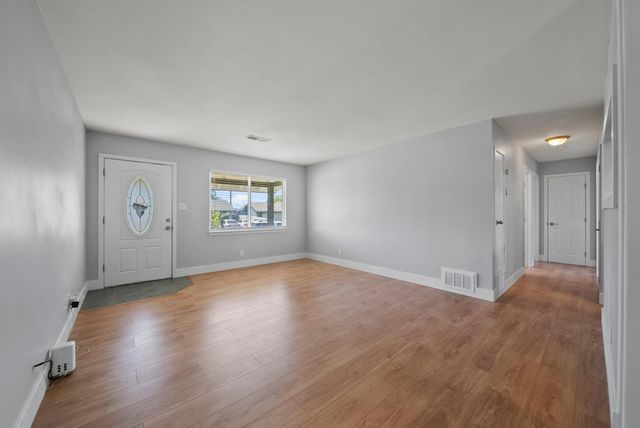 6940 Gillingham Way, North Highlands, CA 95660