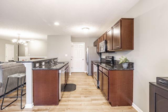 6106 Pebblebrooke Road, Whitestown, IN 46075