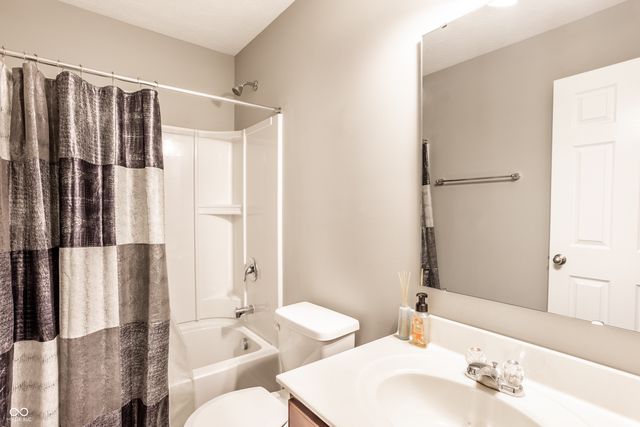 6106 Pebblebrooke Road, Whitestown, IN 46075