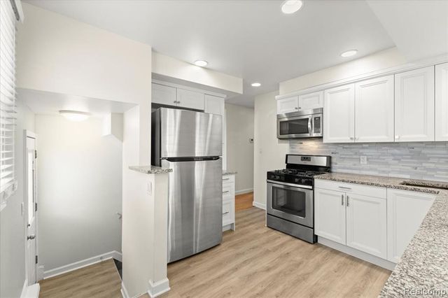 1313 Royal Avenue, Royal Oak, MI 48073