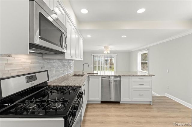 1313 Royal Avenue, Royal Oak, MI 48073