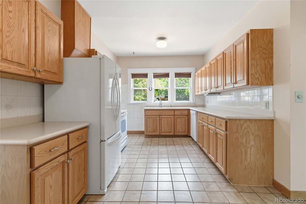 Image 16 of property listing at 5622 Zephyr Street, Arvada, CO 80002