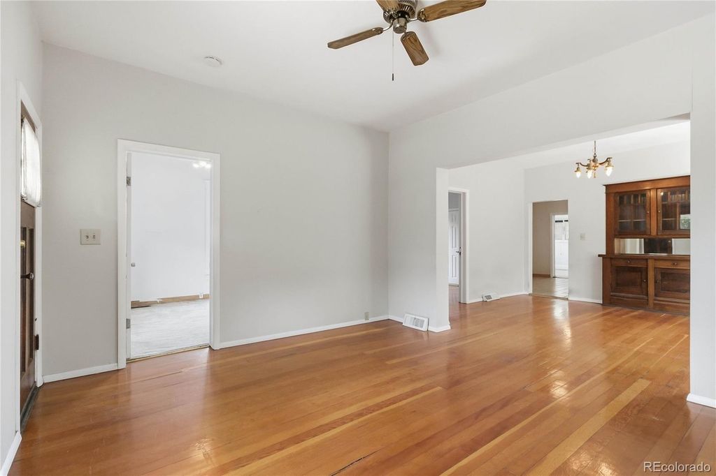 Image 4 of property listing at 5622 Zephyr Street, Arvada, CO 80002