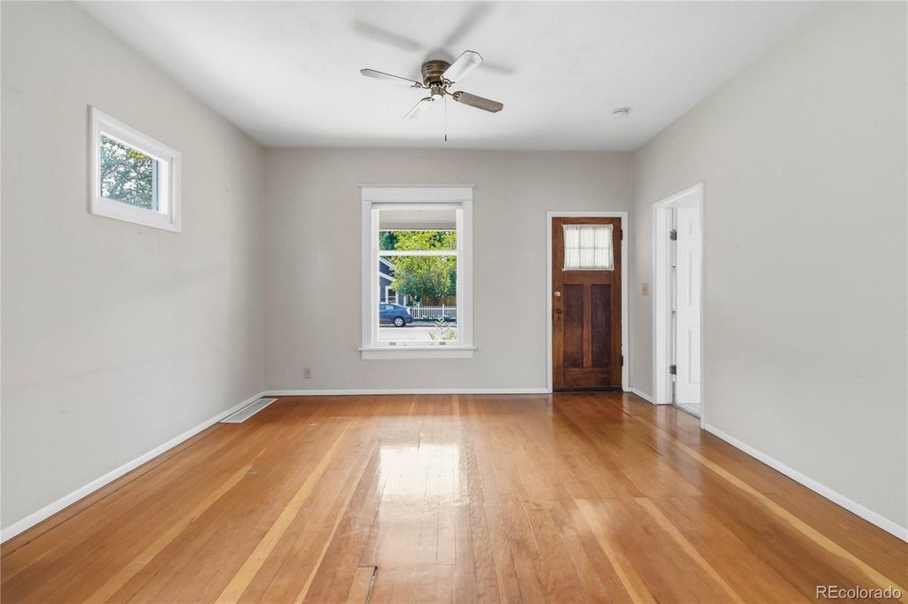 Image 5 of property listing at 5622 Zephyr Street, Arvada, CO 80002