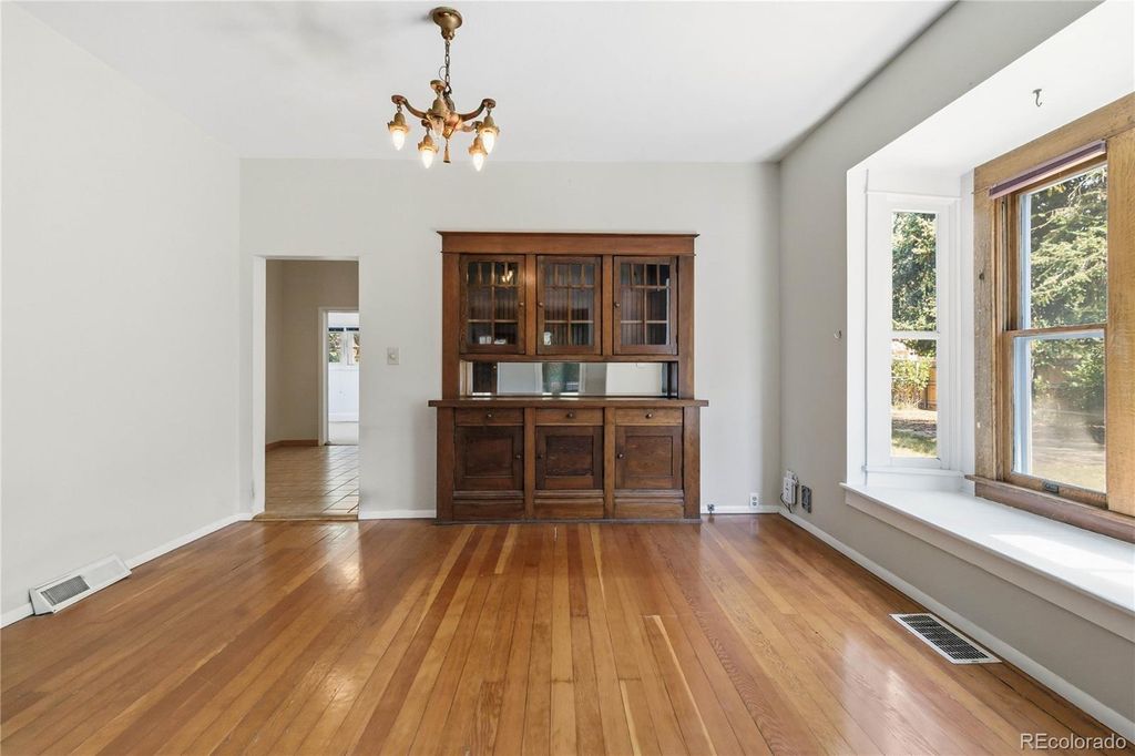 Image 9 of property listing at 5622 Zephyr Street, Arvada, CO 80002