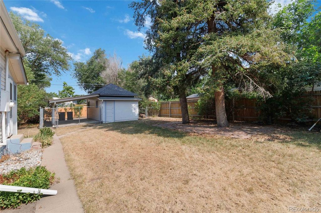 Image 10 of property listing at 5622 Zephyr Street, Arvada, CO 80002