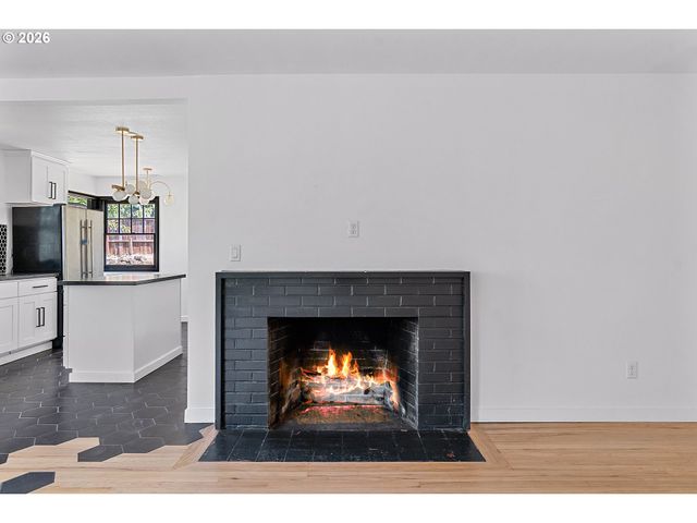 9637 Sw SPRING CREST Dr, Portland, OR 97225