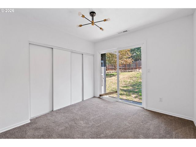 9637 Sw SPRING CREST Dr, Portland, OR 97225