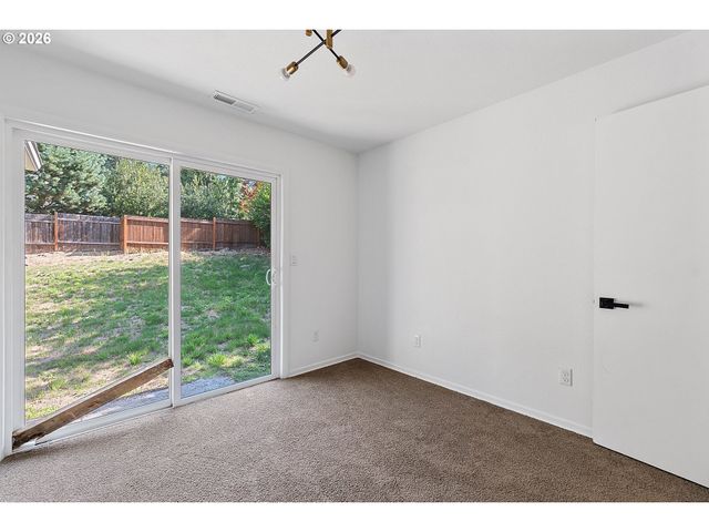 9637 Sw SPRING CREST Dr, Portland, OR 97225
