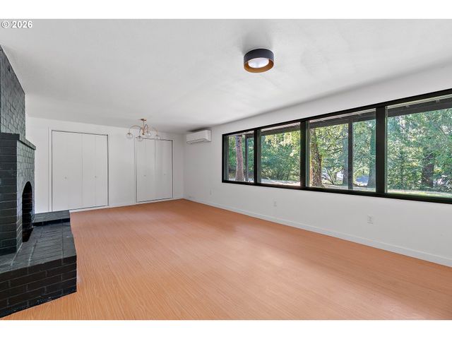9637 Sw SPRING CREST Dr, Portland, OR 97225