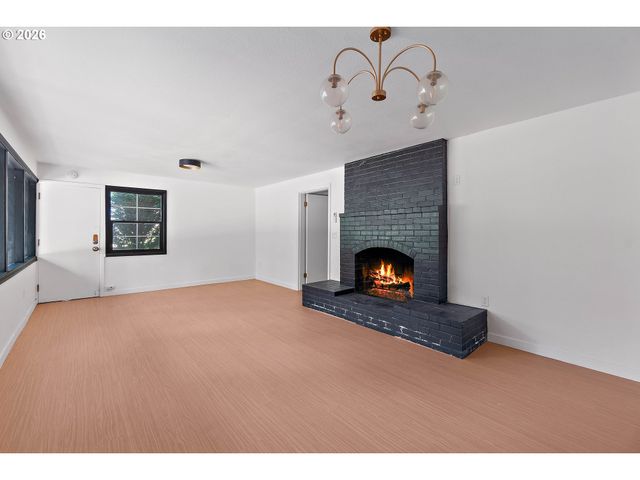 9637 Sw SPRING CREST Dr, Portland, OR 97225
