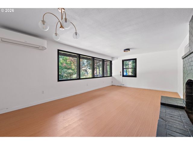 9637 Sw SPRING CREST Dr, Portland, OR 97225