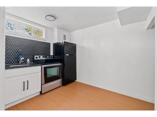 9637 Sw SPRING CREST Dr, Portland, OR 97225