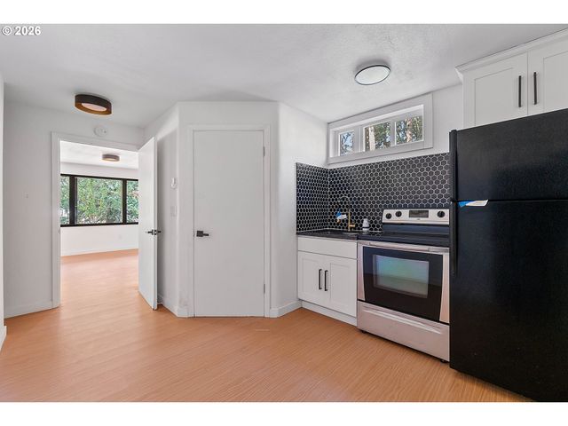 9637 Sw SPRING CREST Dr, Portland, OR 97225