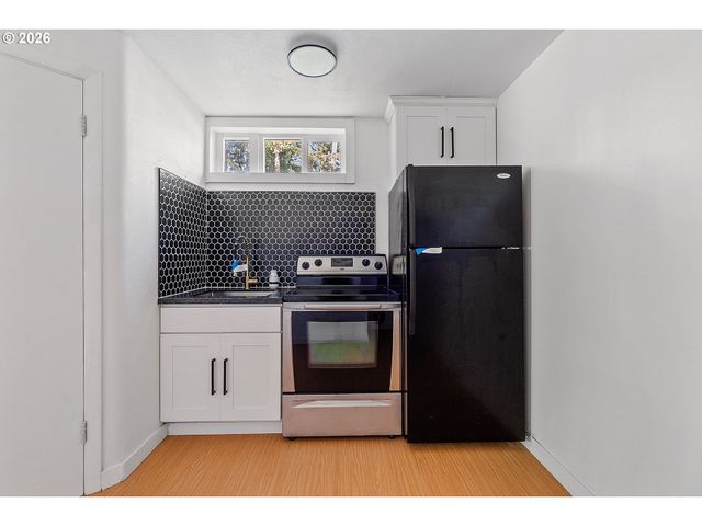 9637 Sw SPRING CREST Dr, Portland, OR 97225