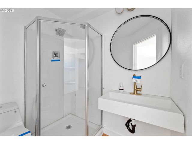 9637 Sw SPRING CREST Dr, Portland, OR 97225