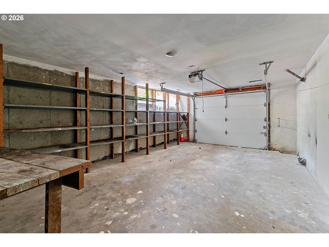 9637 Sw SPRING CREST Dr, Portland, OR 97225