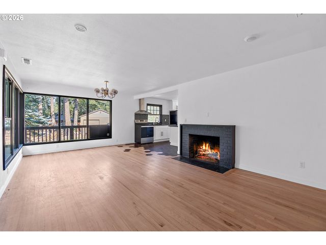 9637 Sw SPRING CREST Dr, Portland, OR 97225