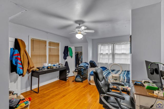 3030 SW Clark CT, Topeka, KS 66604