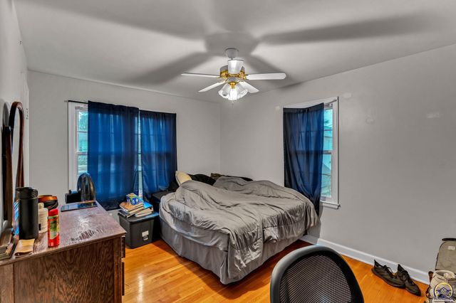 3030 SW Clark CT, Topeka, KS 66604