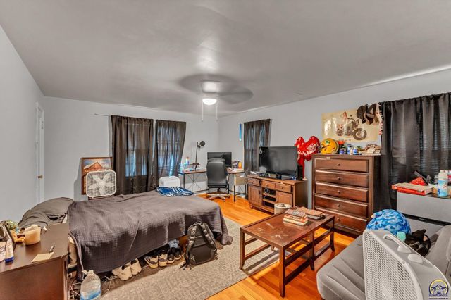 3030 SW Clark CT, Topeka, KS 66604