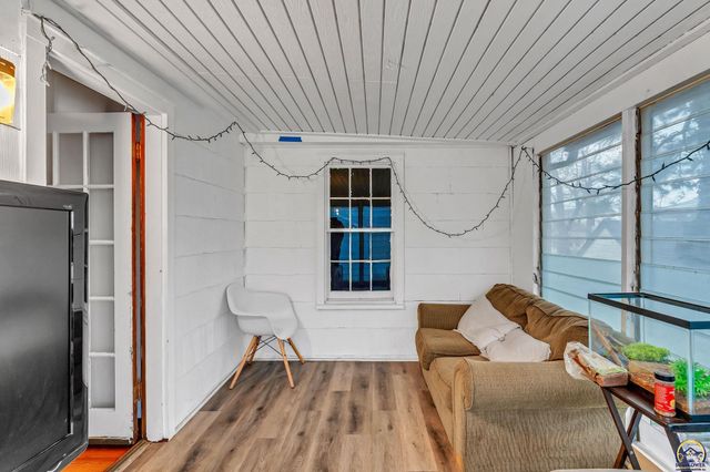 3030 SW Clark CT, Topeka, KS 66604