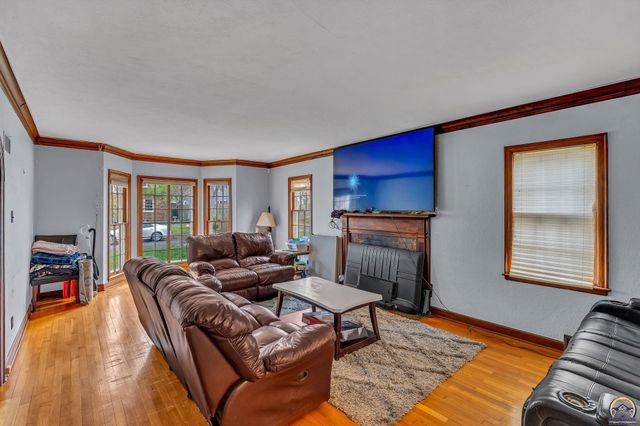 3030 SW Clark CT, Topeka, KS 66604