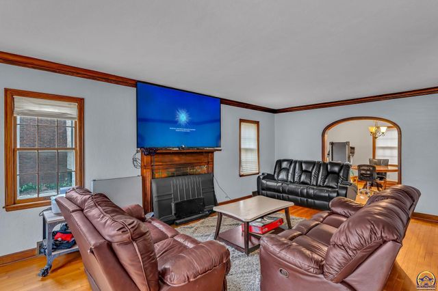 3030 SW Clark CT, Topeka, KS 66604