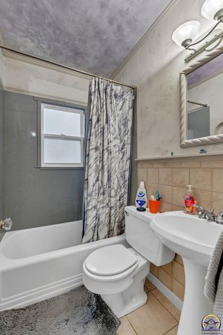 3030 SW Clark CT, Topeka, KS 66604