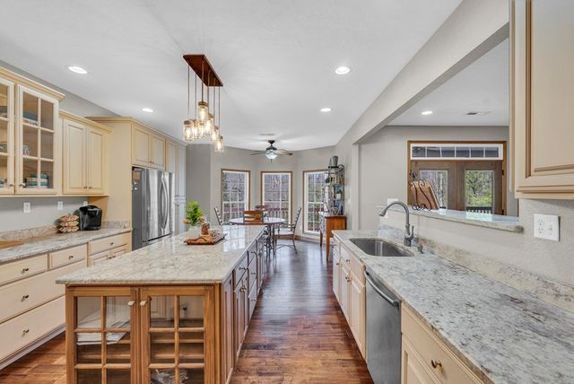 700 Falls Rd, Monterey, TN 38574