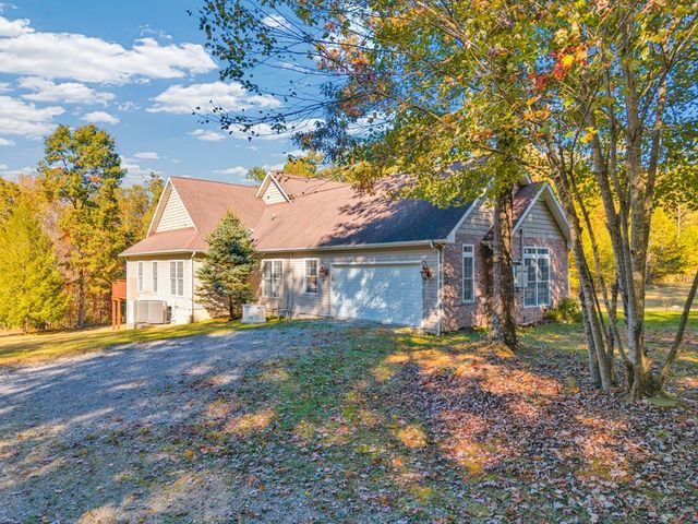 700 Falls Rd, Monterey, TN 38574