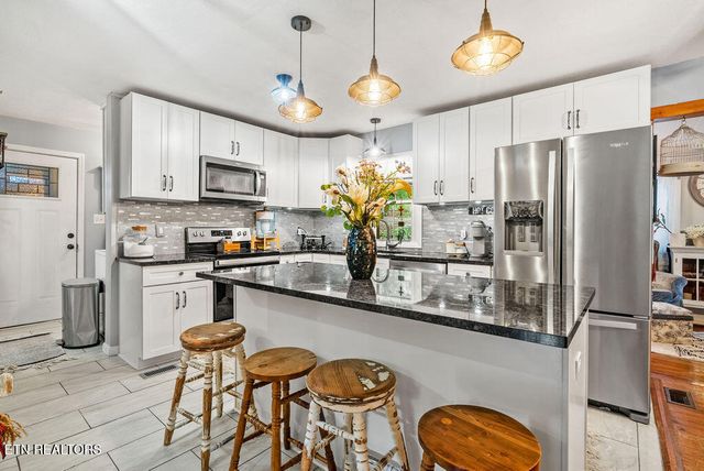 1829 Dutch Valley Rd, Clinton, TN 37716