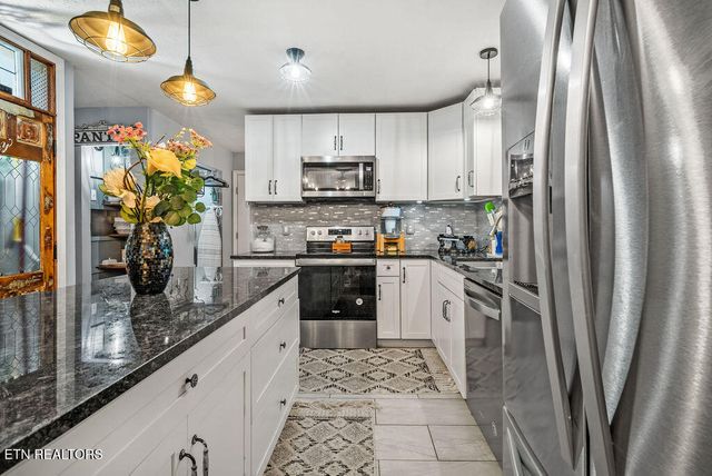 1829 Dutch Valley Rd, Clinton, TN 37716