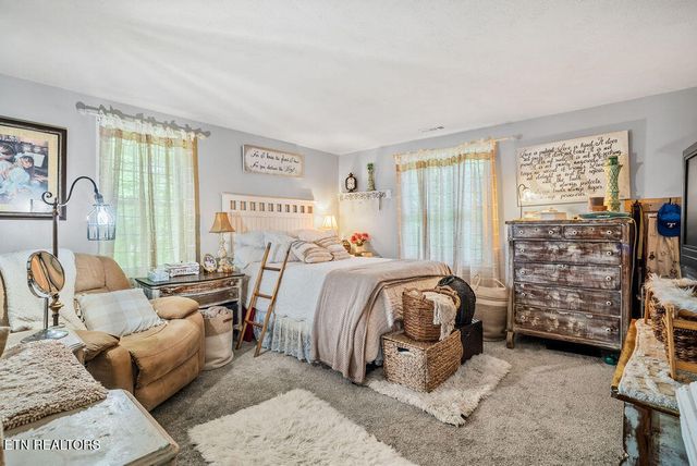 1829 Dutch Valley Rd, Clinton, TN 37716