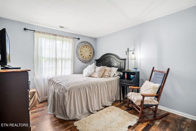 1829 Dutch Valley Rd, Clinton, TN 37716