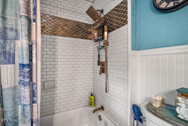 1829 Dutch Valley Rd, Clinton, TN 37716