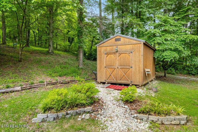 1829 Dutch Valley Rd, Clinton, TN 37716