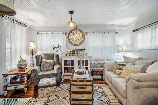 1829 Dutch Valley Rd, Clinton, TN 37716